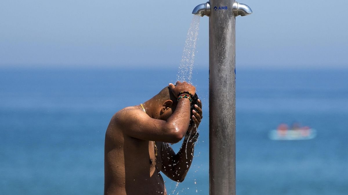 Alicante prohíbe el baño en todas sus playas y cierra parques y terrazas por la alerta roja