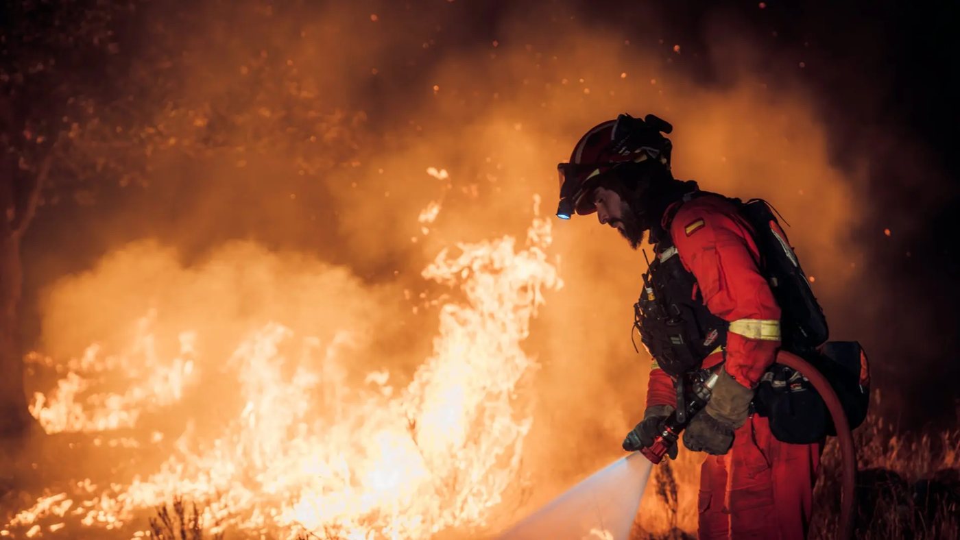 ¿Quién apaga realmente los incendios forestales en España?