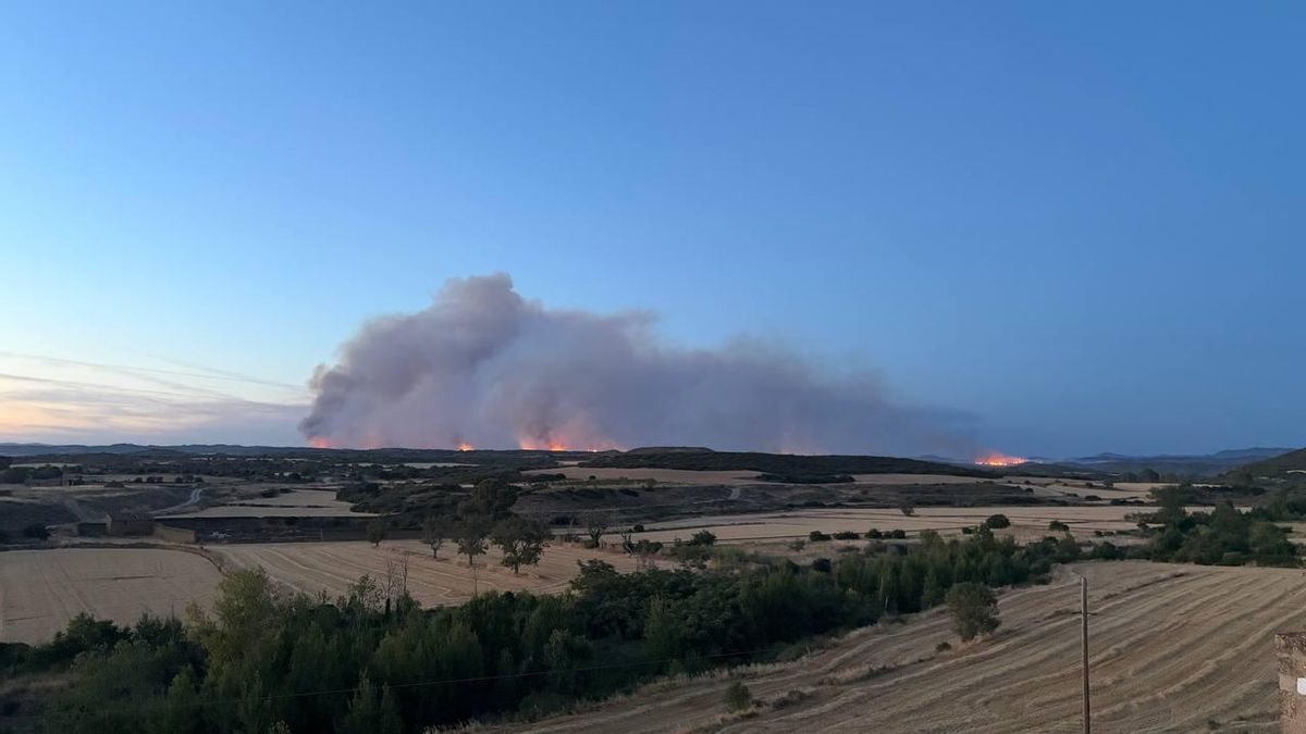 El incendio de Orés arrasa más de 4.500 hectáreas y obliga a evacuar cuatro localidades en Zaragoza