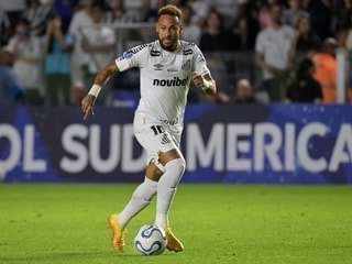 Neymar deja en el aire su retirada y su padre descarta los rumores