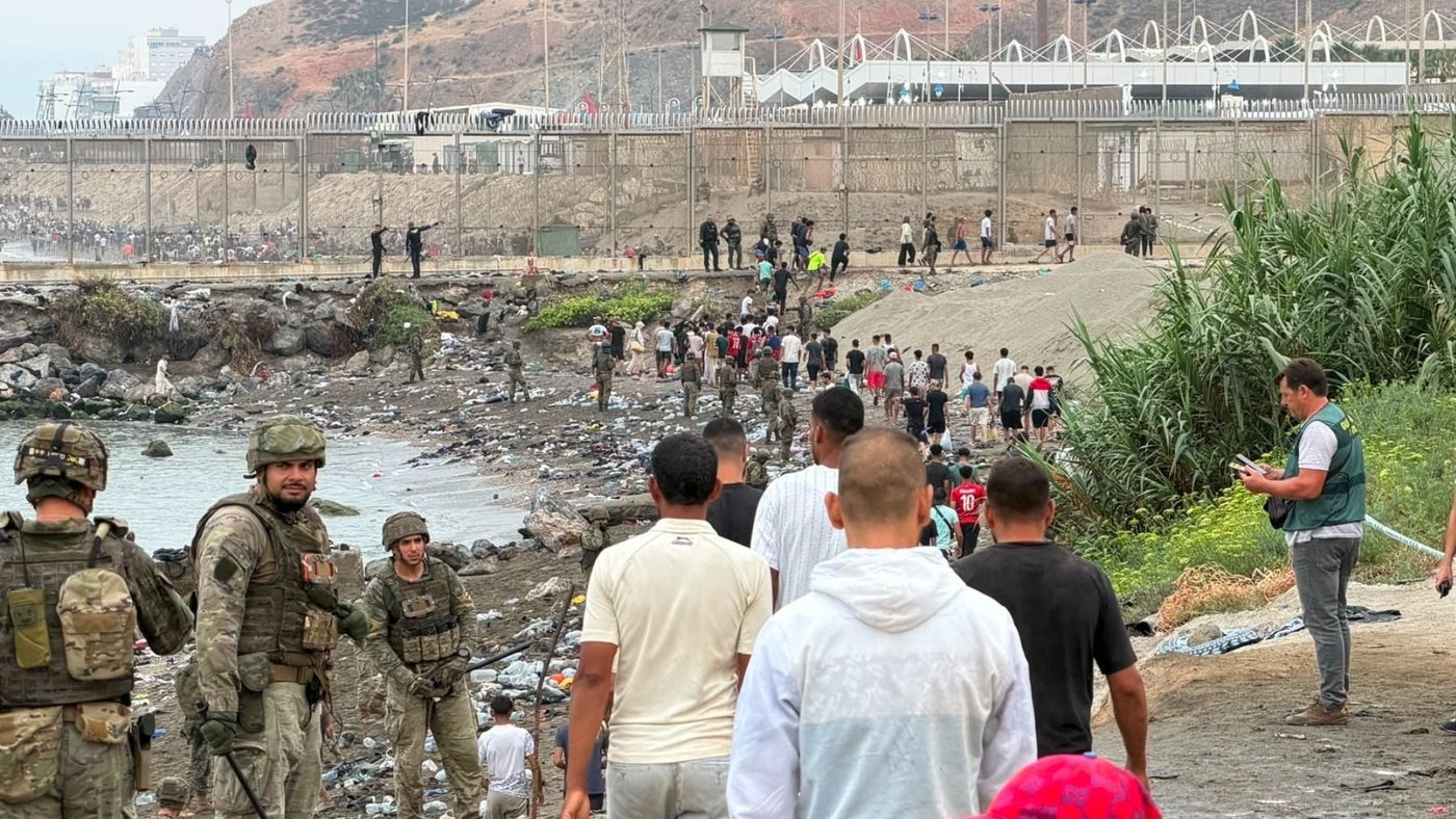 La crisis migratoria en Ceuta reactiva el pulso político ante una posible nueva avalancha