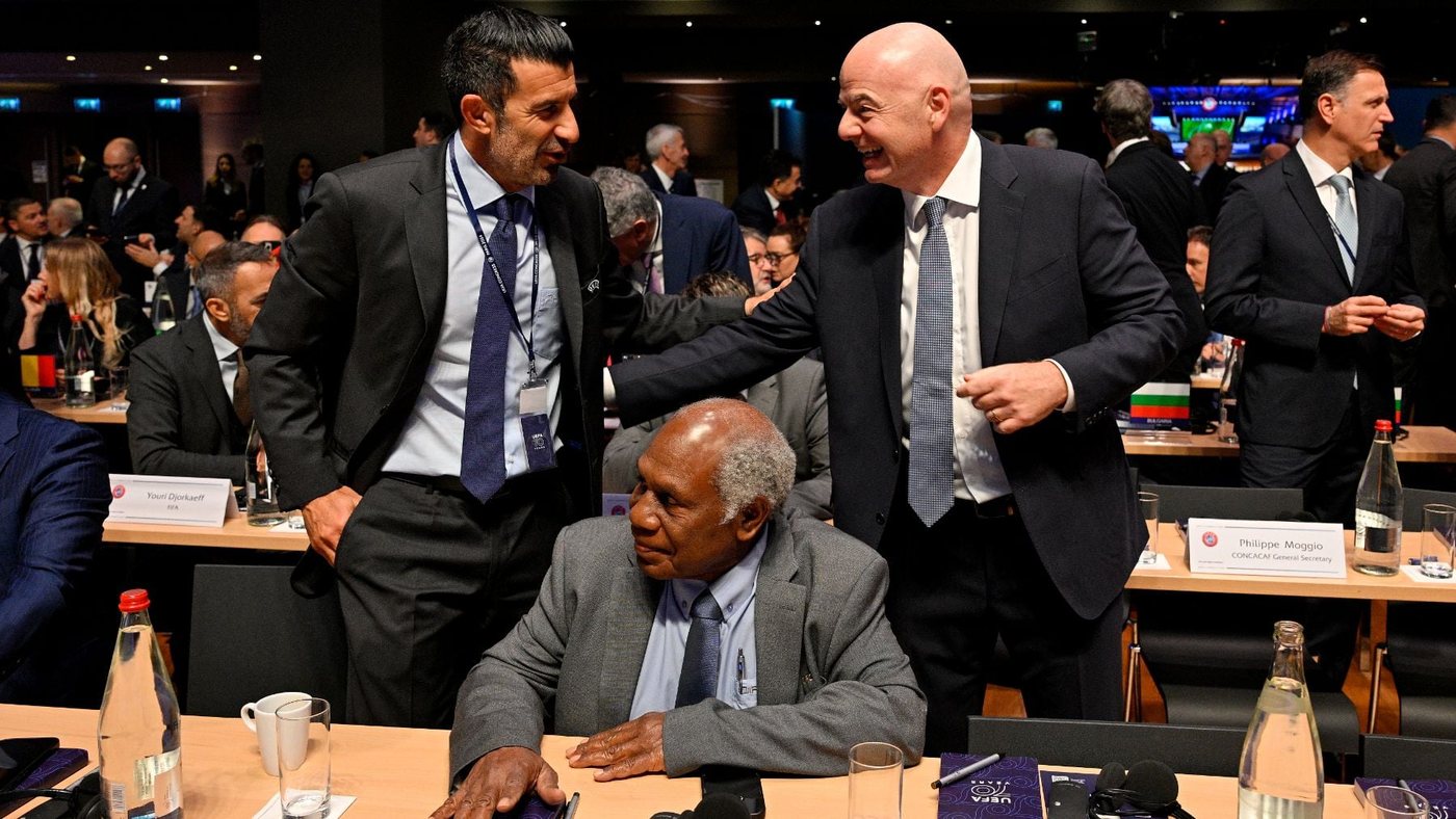 Luis Figo pide la dimisión de Gianni Infantino como presidente de la FIFA
