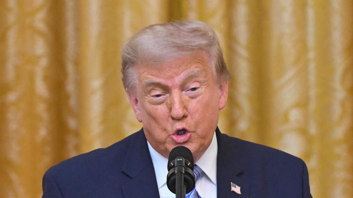Trump siembra dudas sobre el sistema electoral de EE.UU. al recuperar el bulo del fraude de 2020 y acusar a China
