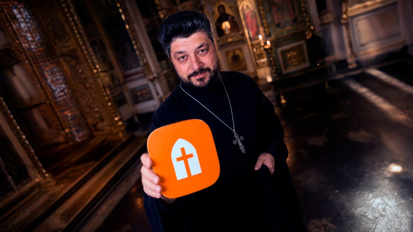 Un sacerdote ortodoxo ucraniano lanza D.O.M., una red social para cristianos
