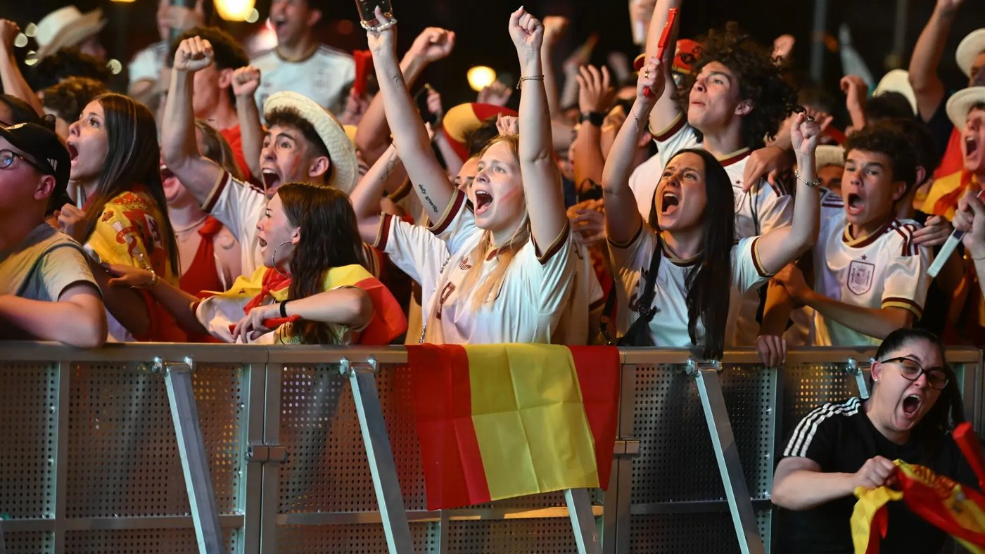 El Gobierno de España critica al Ayuntamiento de Madrid por la organización de la pantalla gigante en Colón para la final del Mundial