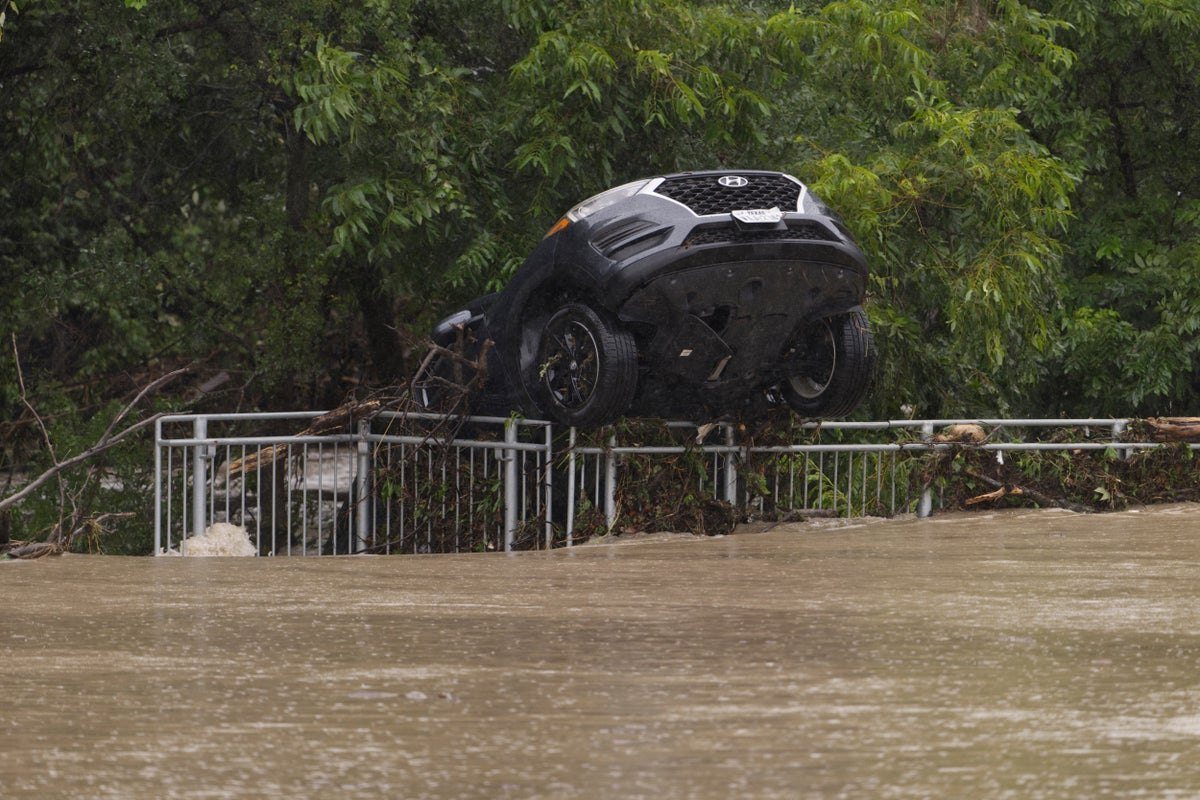 Dos muertos en Texas mientras las lluvias «récord» amenazan con más inundaciones catastróficas