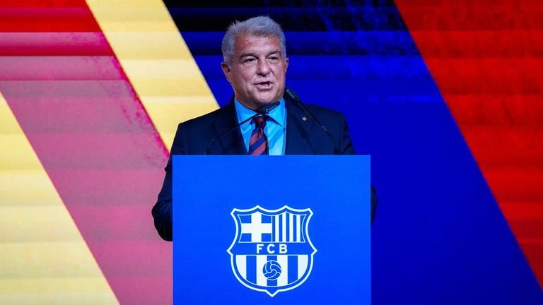 Laporta asume la presidencia del Barcelona en un acto de toma de posesión