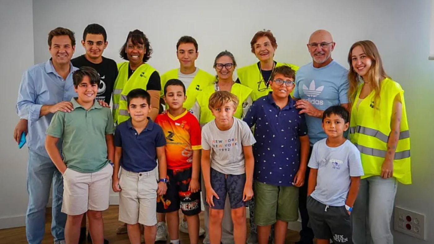 Luis de la Fuente visita a los afectados por los incendios en Las Rozas