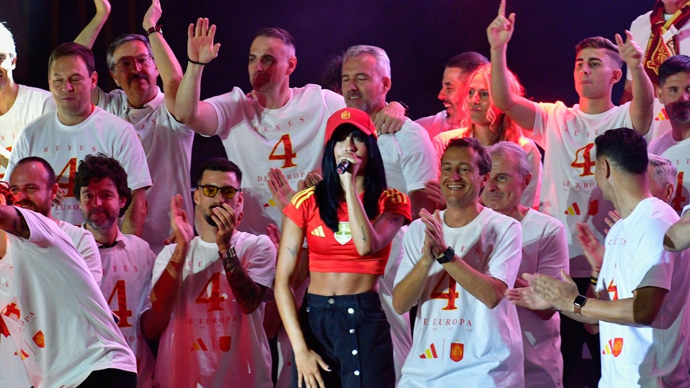 Aitana, Arde Bogotá y Lola Índigo encabezan el concierto de celebración del Mundial en Madrid