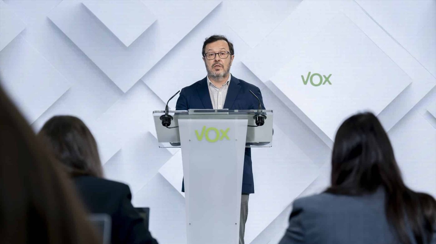 Vox pide a Feijóo centrarse en Sánchez y no abrir «jardines» como el de las bajas laborales
