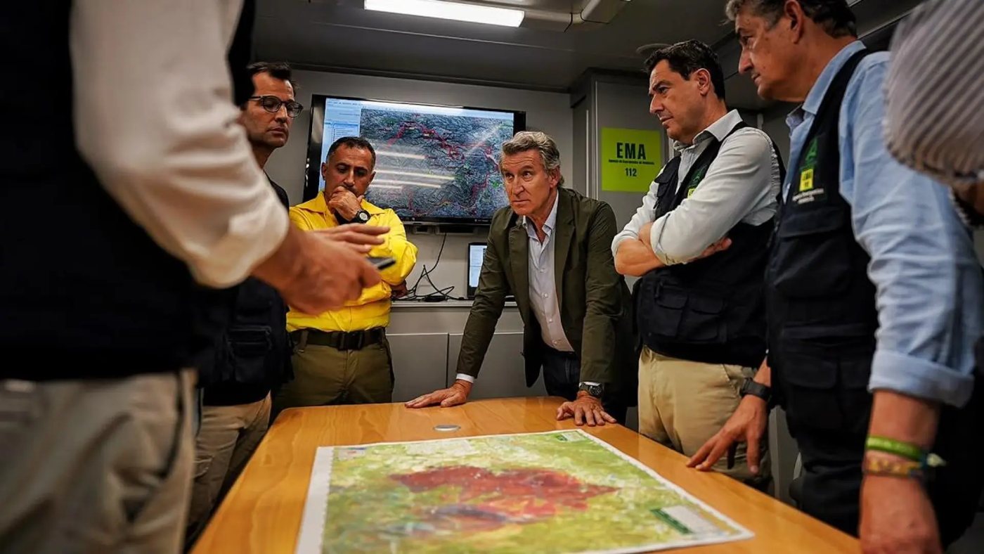 Feijóo propone un gran acuerdo nacional contra catástrofes naturales tras el incendio de Almería