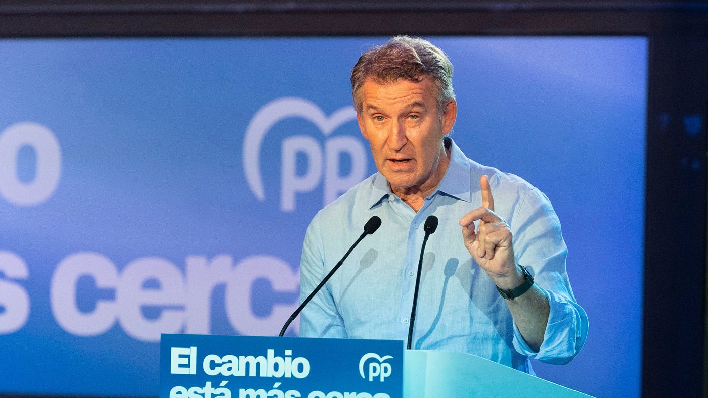 Feijóo acusa al Gobierno de buscar «alterar el censo» con la ley de nietos y la regularización migratoria