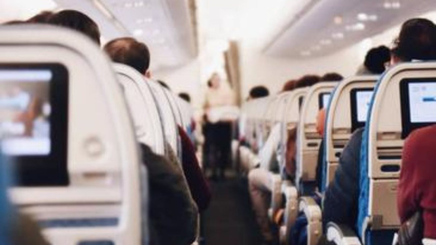 El giro inesperado que ha llegado a los aviones: ya no puedes subir con esto en tu maleta