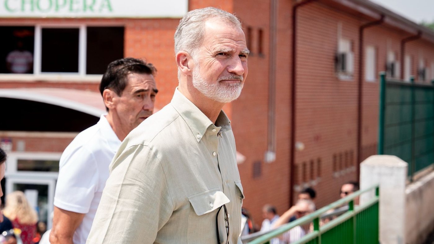 Felipe VI pide que el Estado garantice la seguridad de Ceuta tras la avalancha migratoria