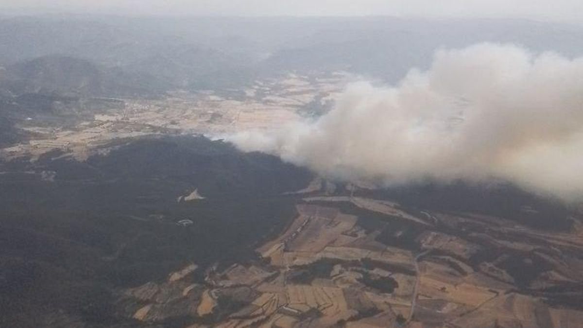 Un incendio forestal en Peñarroya de Tastavins moviliza a la UME y obliga a alertar a cuatro municipios