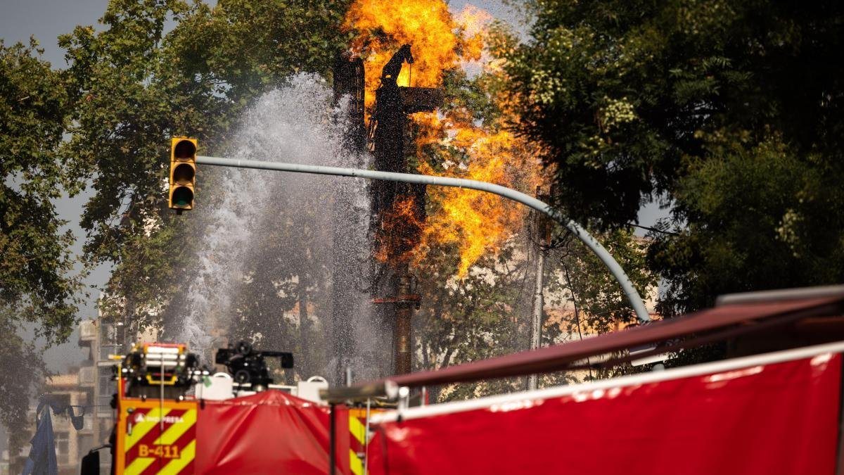 Barcelona exige responsabilidades a la Generalitat por el incendio en el metro de Sants