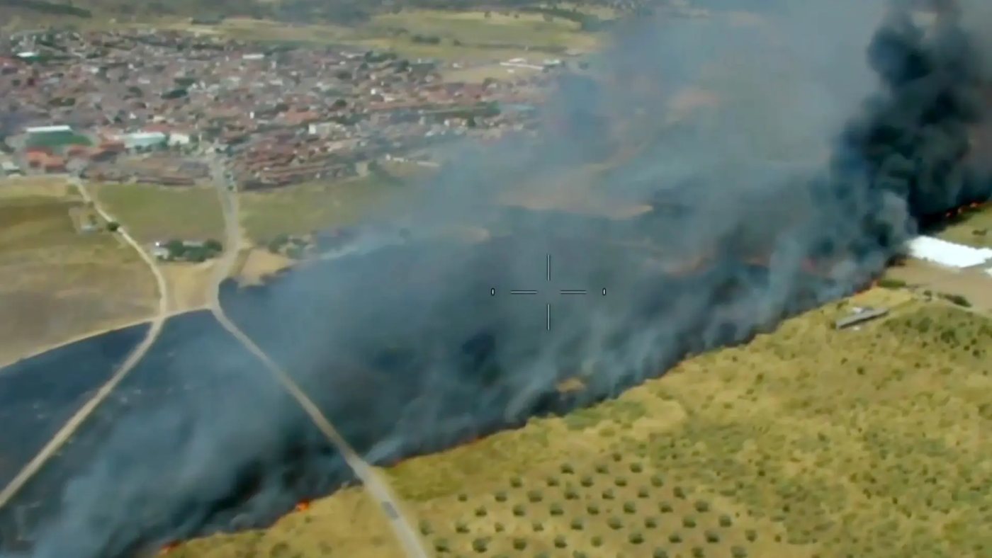 Tres incendios forestales simultáneos obligan a desalojar varias localidades en la Comunidad de Madrid
