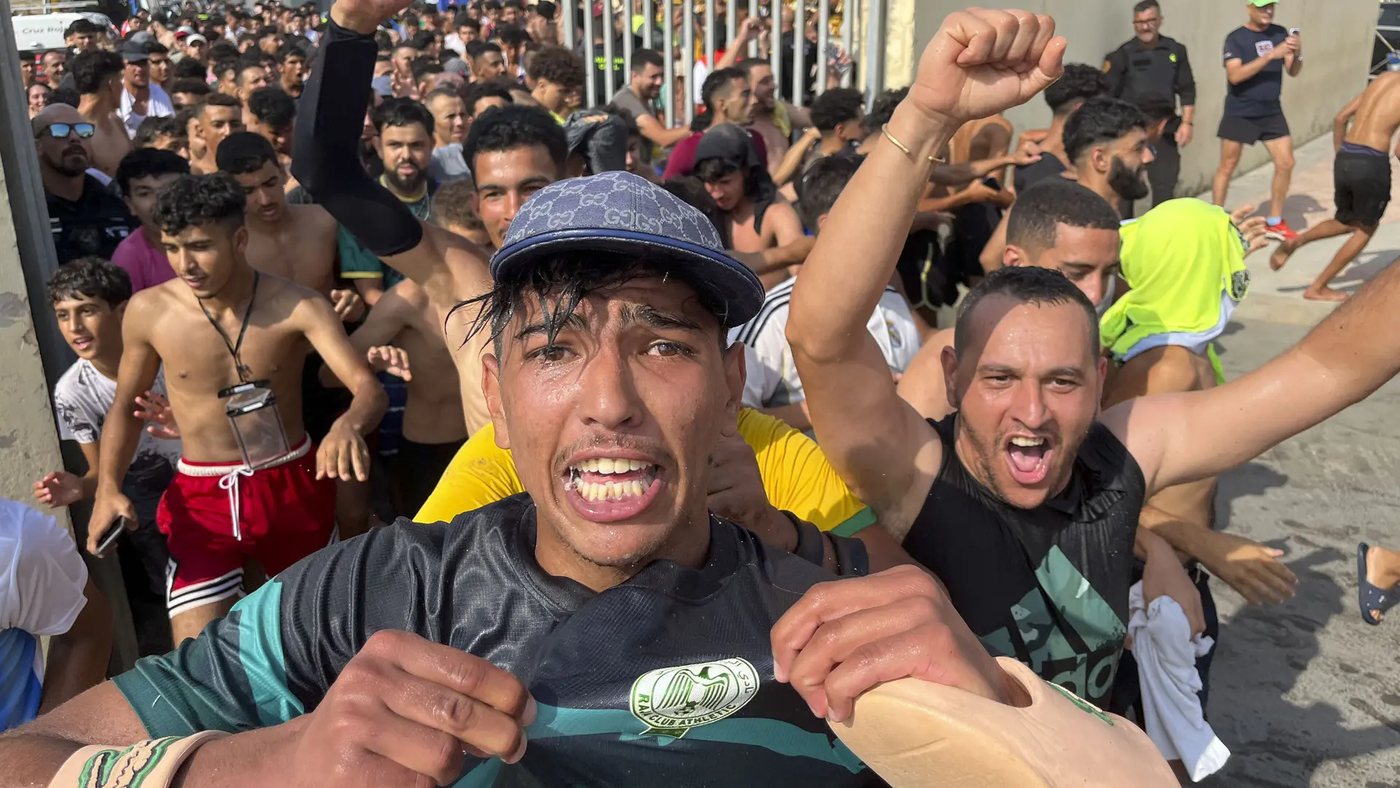 El Gobierno aprueba 25 millones para los menores migrantes de Ceuta