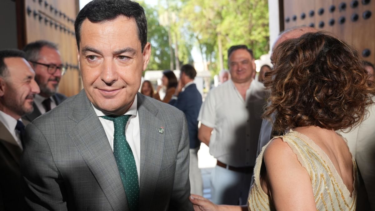 Moreno asiste al homenaje a Blas Infante tras pactar con Vox la derogación de la Ley de Memoria andaluza